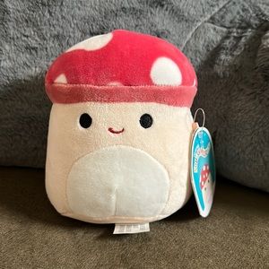 (NWT) Malcolm the mushroom 5” squishmallow